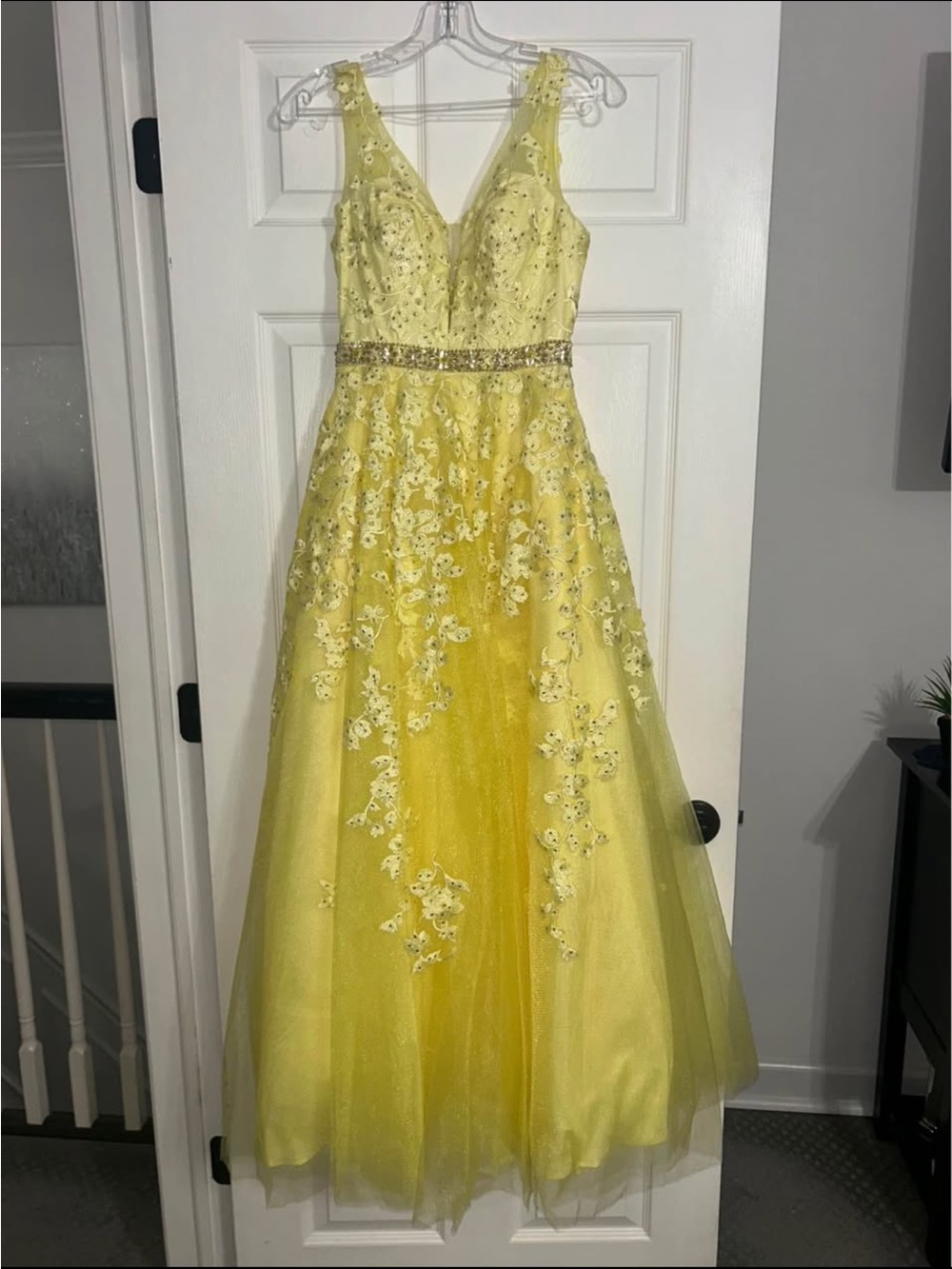 Juliet Dunn Yellow V-Neck Embellished Tulle Prom Dress